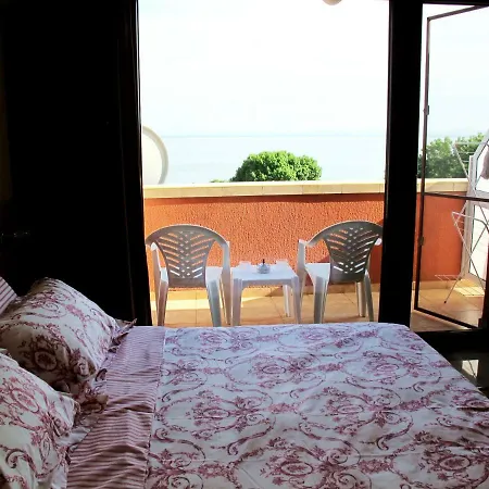 Konukevi Sea View 4*