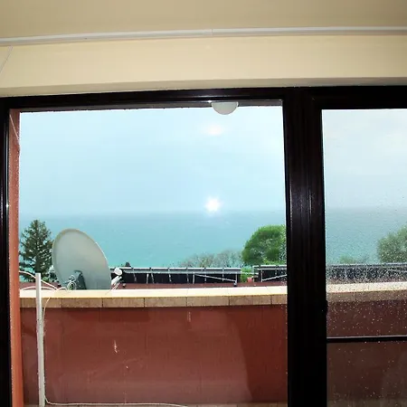 Къща за гости с морски изглед в Несебър